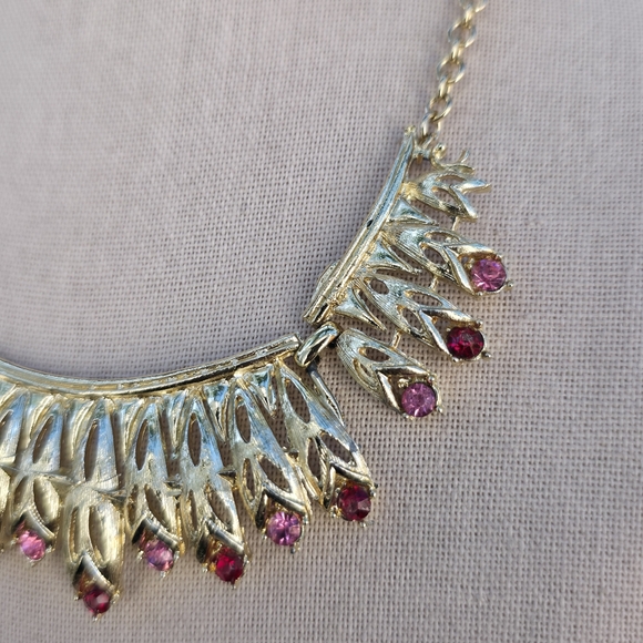 Vintage Gold Tone Choker Necklace Pink & Red Rhinestone Accents Bib Style - Picture 6 of 10